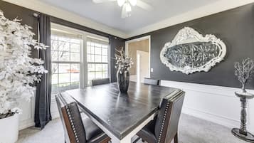 House (6 Bedrooms) | Interior
