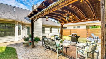 House (5 Bedrooms) | Interior