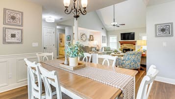 House (5 Bedrooms) | Interior