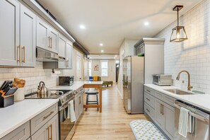 Apartment (2 Bedrooms) | Interior - Family-friendly Townhome w/ Patio in Columbia! (Columbia)