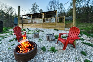 Apartment (0 Bedroom) | Interior - Hot Tub, Fire Pit: Lake-view Catlettsburg Getaway! (Catlettsburg)