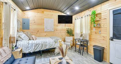 Hot Tub, Fire Pit: Lake-view Catlettsburg Getaway!