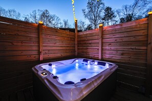 Apartment (0 Bedroom) | Interior - Hot Tub, Fire Pit: Lake-view Catlettsburg Getaway! (Catlettsburg)