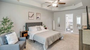 Interior - Family Home w/ Covered Patio in Ardmore (Ardmore)