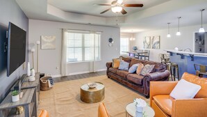 Interior - Family Home w/ Covered Patio in Ardmore (Ardmore)