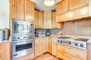 Interior - 'will's Place' Utah Family Getaway: Hot Tub & Yard (Glendale)
