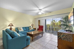 Een smart-tv en boeken