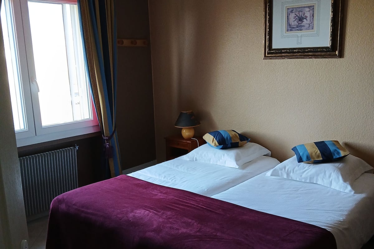 Comfort Double Room, Mountain View | In-room safe, desk, laptop workspace