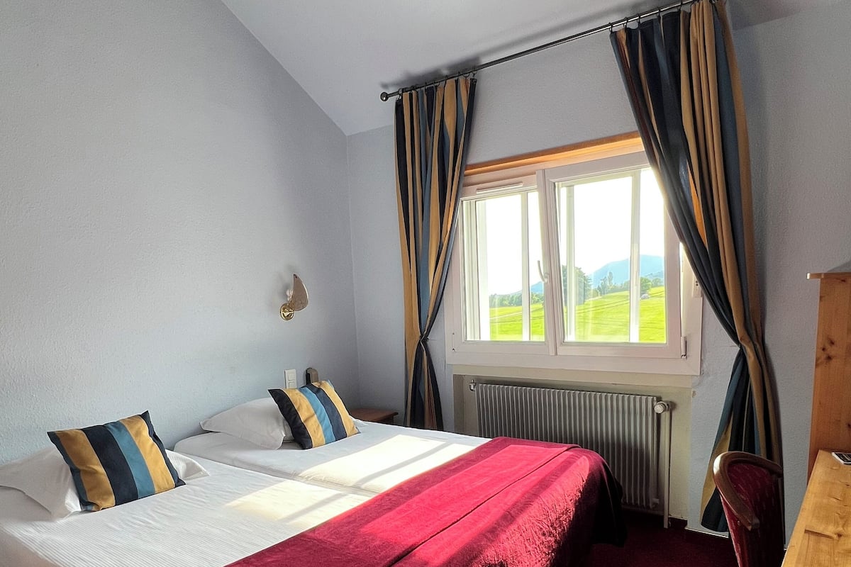 Chambre Double Confort | 1 chambre, coffres-forts dans les chambres, bureau
