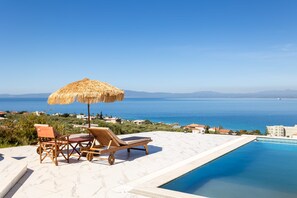 Studio | Desk, Internet - Modern Seaview Nest With Pool Panoramic Views (Kalamata)