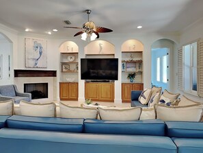 Smart TV - Destiny's Paradise | Lux Home, Golf Cart, Private Pool (Destin)