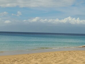 Na praia