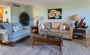 Smart TV - Beautifully Renovated Beach Resort Condo on Kaanapali Beach (Lahaina)