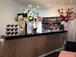 Bar (on property) - Burkes Hotel Motel (Yarrawonga)