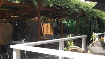 Tempat makan outdoor