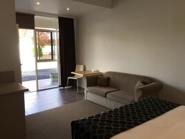 Superior Twin Room | Living area