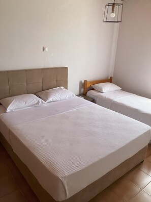 2 bedrooms, desk, iron/ironing board, WiFi