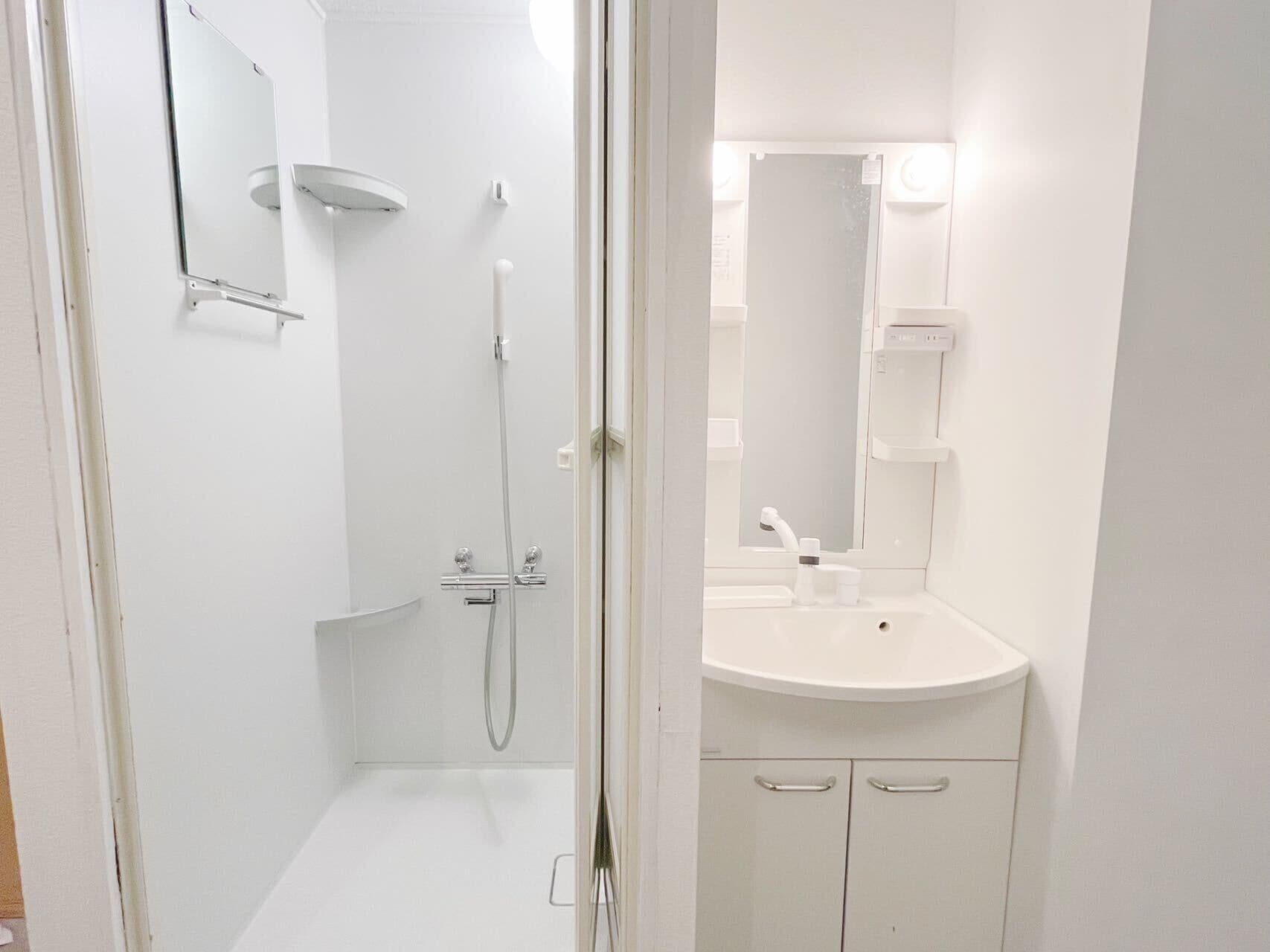 Toallas, jabón y papel higiénico