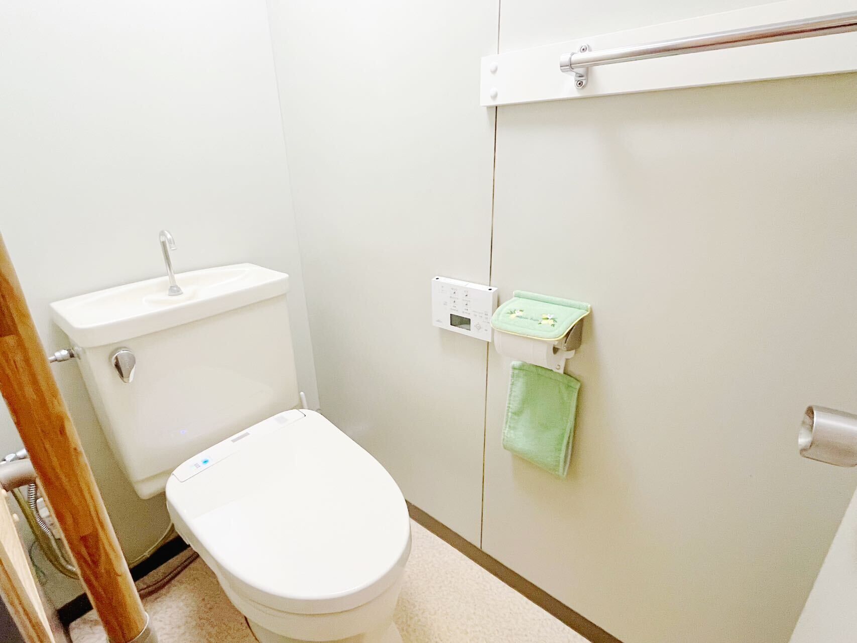 Toallas, jabón y papel higiénico