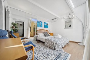 5 slaapkamers, een strijkplank/strijkijzer, wifi, beddengoed