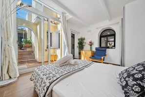 5 habitaciones, tabla de planchar con plancha, wifi y ropa de cama