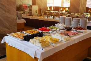 Free daily buffet breakfast