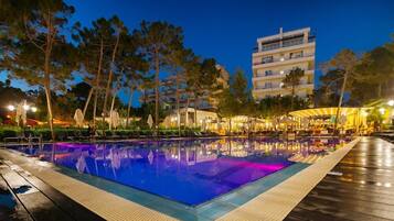 Seasonal outdoor pool