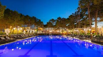 Seasonal outdoor pool