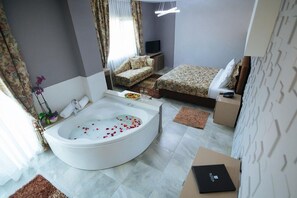 Couples dining - Bonita Classic Hotel & Spa (Golem)