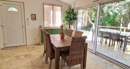 Country house close to the sea and amenities. Sleeps 6