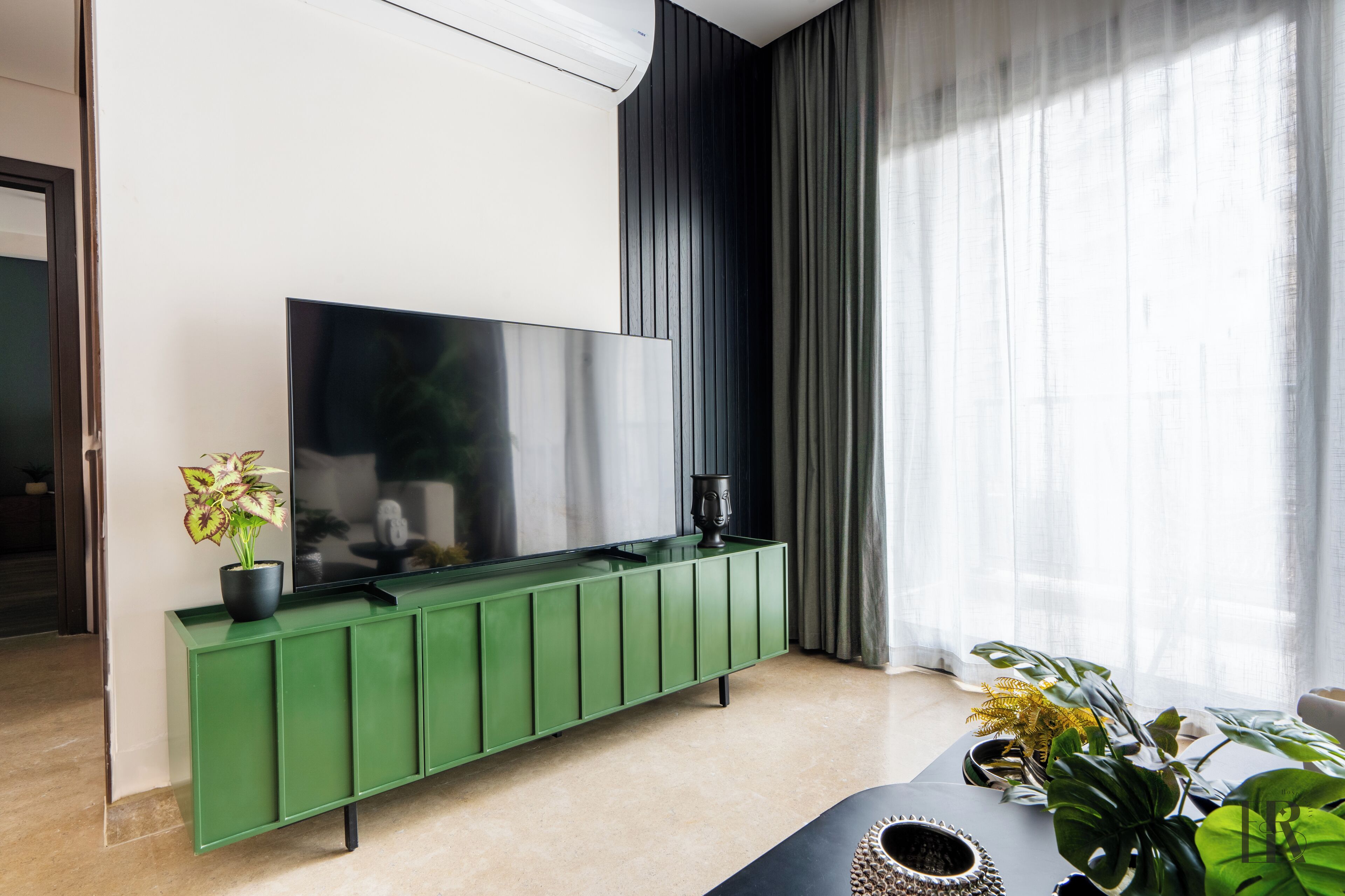 Deluxe-studio, 2 makuuhuonetta, kaupunkinäköala | Oleskelualue | 55–tuumainen äly-TV, jossa satelliittikanavat