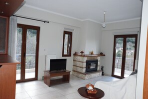 Premier Apartment, Mountain View | Living area