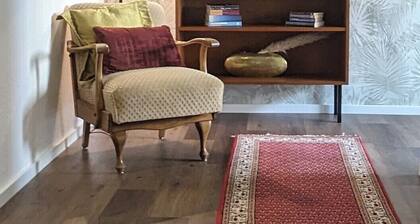 Chic apartment for 1-2 persons, bedroom, kitchen, bathroom. Centrally located.