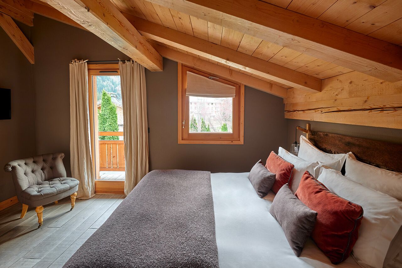 Signature Chalet, Multiple Bedrooms, Mountain View | In-room safe, blackout curtains, soundproofing, free cots/infant beds