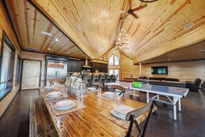 Maison Familiale, plusieurs chambres, non-fumeur, patio | Restauration dans la chambre