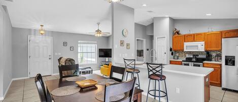 House, 3 Bedrooms | Dining