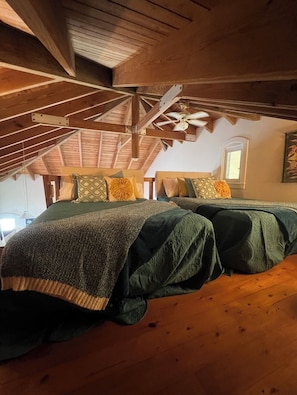 4 camere, una scrivania, Wi-Fi gratuito, lenzuola