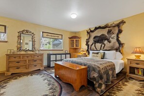3 bedrooms, WiFi, bed sheets - Pet Friendly Home with Fishing Access and Fire Pit (Kalispell)