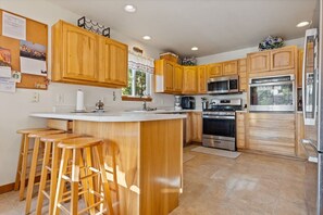 Fridge, oven, stovetop, dishwasher