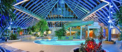 Apartamento | Piscina | Piscina interna, piscina externa