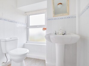 Cottage | Bathroom