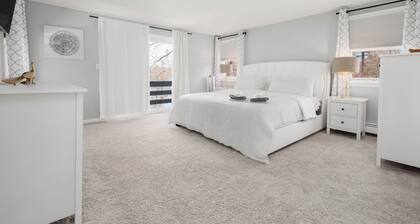 Hidden Gem Lake House 3 BR, 2.5 BA, 6 ppl