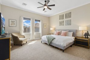 4 camere, una scrivania, ferro/asse da stiro, culla da viaggio