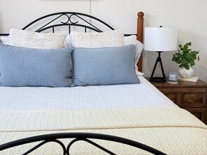 2 bedrooms, iron/ironing board, WiFi, bed sheets