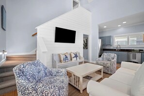 Living area - Golf Cart Included, Newly Renovated, Golf Course Views - 29 Davis Love (Fripp Island)