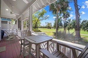 Outdoor dining - Golf Cart Included, Newly Renovated, Golf Course Views - 29 Davis Love (Fripp Island)