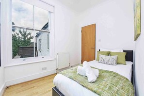 2 bedrooms, iron/ironing board, WiFi