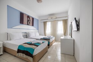 Basic Triple Room, Balcony | Bed sheets