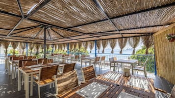 FrĂŒhstĂŒck, Mittagessen, Abendessen, lokale KĂŒche, Speisen im Freien