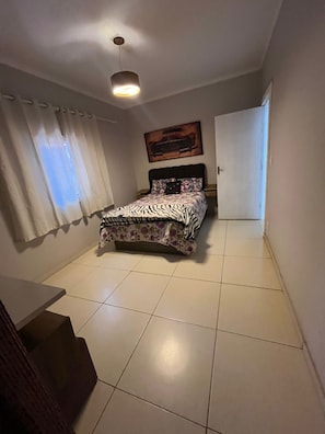 4 dormitorios, escritorio, wifi y ropa de cama